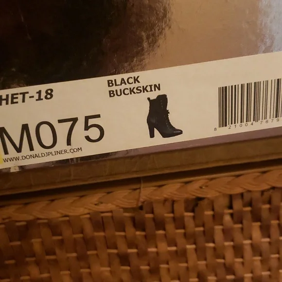 RARE!! .New Women Donald J Pliner thet-18 black buckskin boots size 7.5.... - Picture 2 of 13